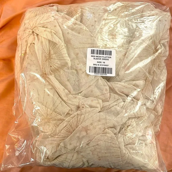 NWT TORRID DRESS - STAR MOON PRINT - MIDI A-LINE MESH FLUTTER SLEEVE PLUS SIZE - Picture 6 of 6